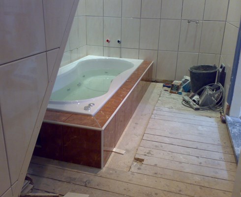 Nieuw bad nog zonder tegelvloer